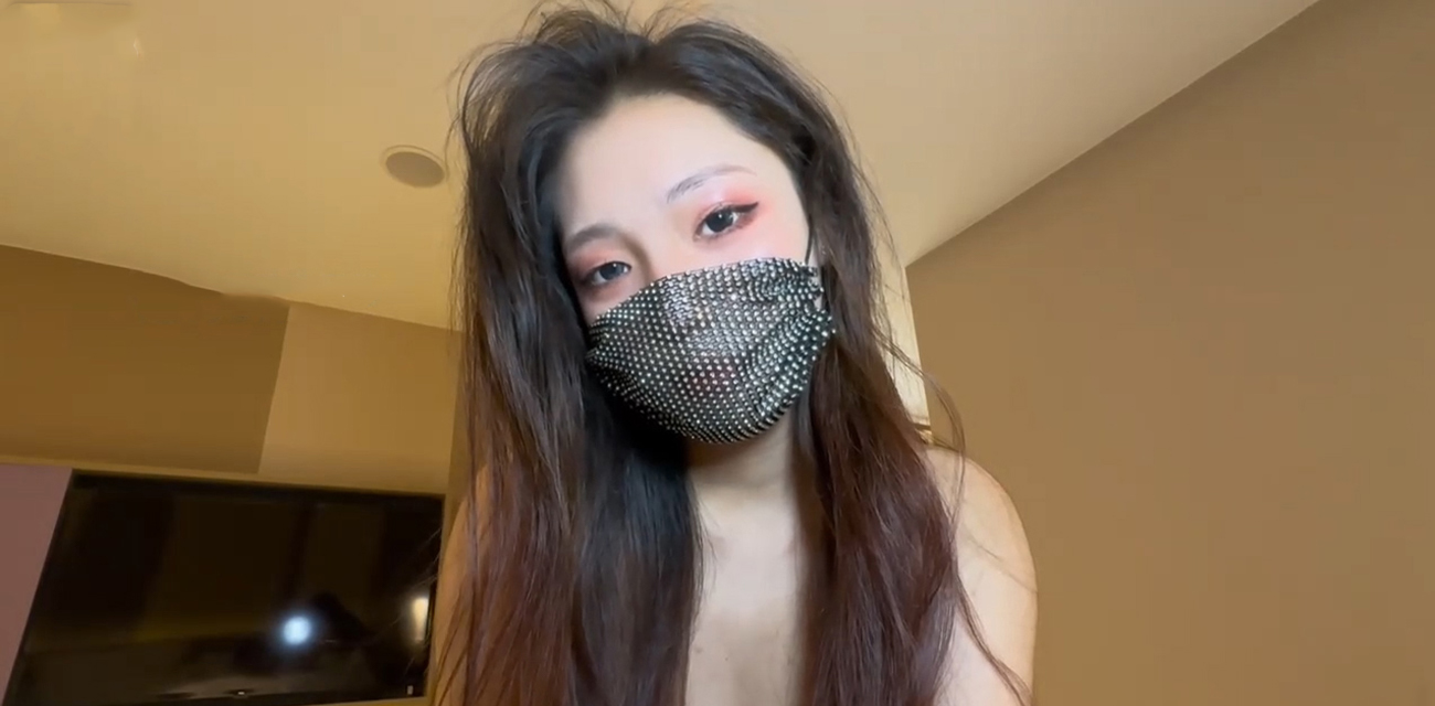 巨乳尤物 情深叉喔 最新剧情福利 巨乳骚妻的诱惑 薄纱面罩遮着那张无敌神颜 半遮半露间骚气直冲云霄！ - 51吃瓜网-51吃瓜网