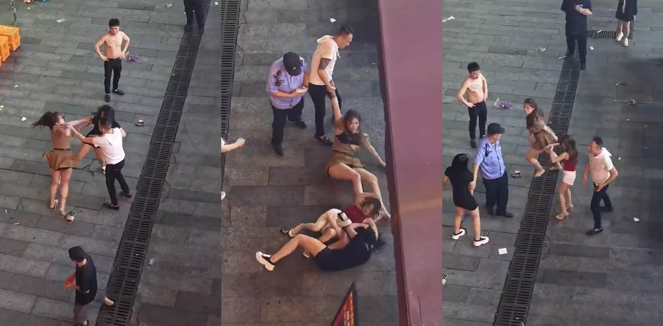 少妇街头激战！撕逼打架火爆全场 奶罩被撕碎巨乳外露 围观群众直呼过瘾！ - 51吃瓜网-51吃瓜网