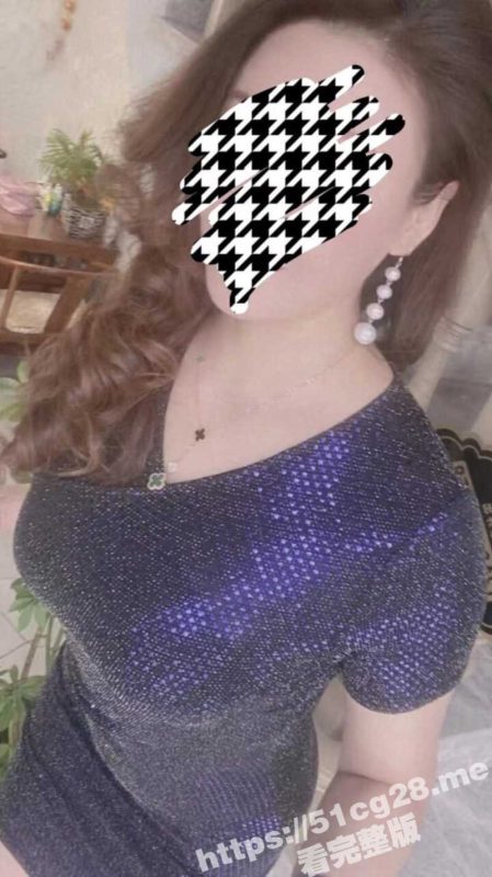 母子乱伦 在妈妈穿着瑜伽服练习健美操时 让她深喉口硬鸡巴 强行插入大胸贱妈妈的骚穴-51吃瓜网