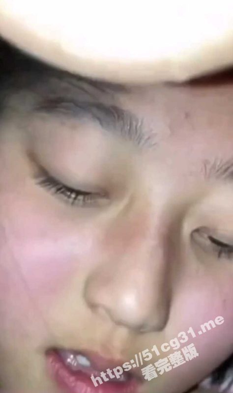 兄弟们 这个是真的喜欢！萝莉少女被男友粗暴调教 女上位骑乘 这脸上的潮红太TM棒了-51吃瓜网