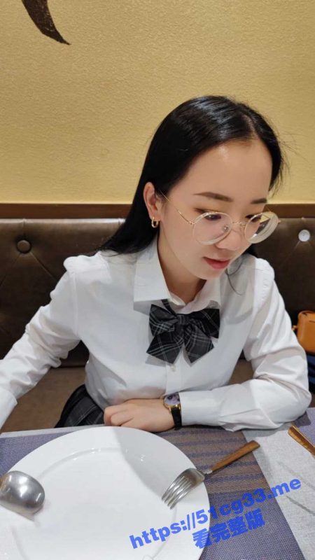 吃鸡鸡 嗦蛋皮 舔屁眼子！眼睛妹女大学生为了生活不得不爬着当狗 金主舒服了钱就来了！-51吃瓜网