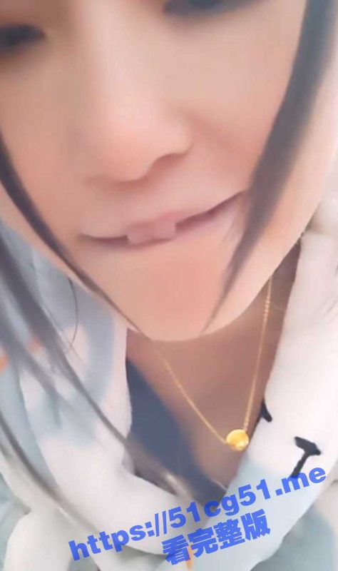 骚逼少妇在家直播自慰 奶奶在旁边看电视 偷偷把振动棒塞在骚逼里玩勾引诱惑 好极限啊！-51吃瓜网