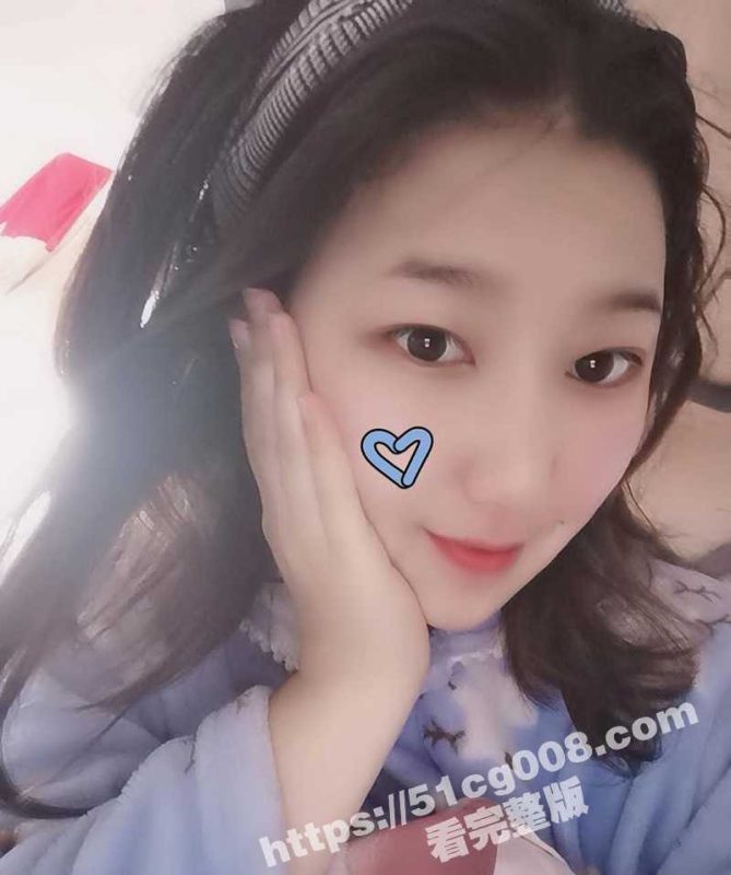 济南某百货公司职员 眼镜反差母狗 李玉玲 大尺度自拍流出 一对粉乳被渣男网调 表情好销魂！-51吃瓜网