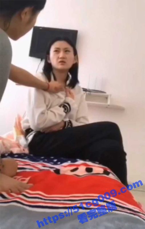 霸凌腹肌美女 纤细长腿性感小美女遭霸凌 虽然奶子不大 但身材还是不错的 难道也是个M-51吃瓜网