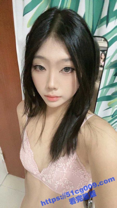 广州第二师范学院 李丹妹 边上学边在网上卖定制视频 被人认出 带着口球骑乘假肉棒太骚了！-51吃瓜网