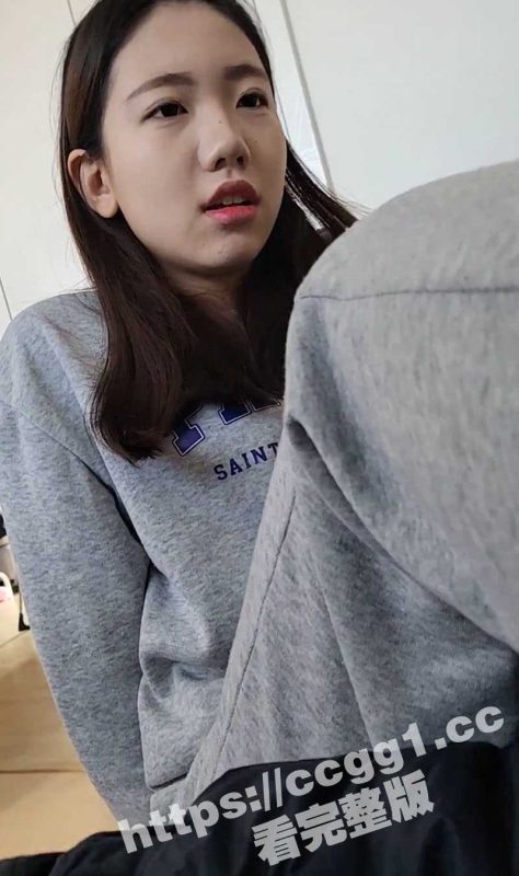 韩国素人极品情侣口交自拍 长得很可爱甜美系的女友很乖巧听话 主动口交舔蛋手撸鸡巴真的很爽-51吃瓜网