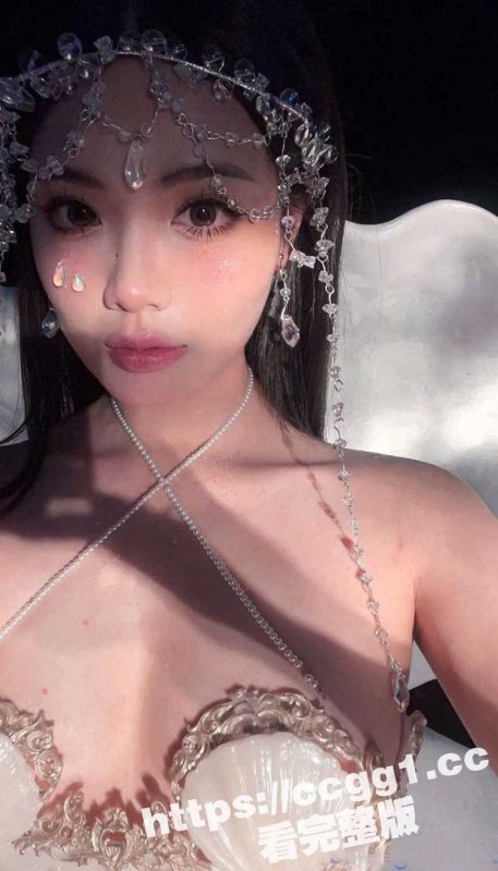 高颜值极品萝莉 调教成小母狗 身穿女仆装渔网袜 粉乳嫩穴  放玩3P 跪着同时吃鸡巴的样子 真的满足-51吃瓜网