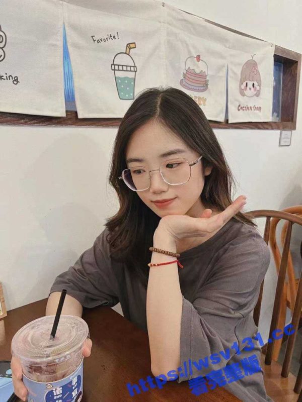 湖南农业大学大四学生妹 黄倩茹 戴眼镜的反差婊骚货 长期出轨约炮被男友发现 分手后遭男友曝光-51吃瓜网