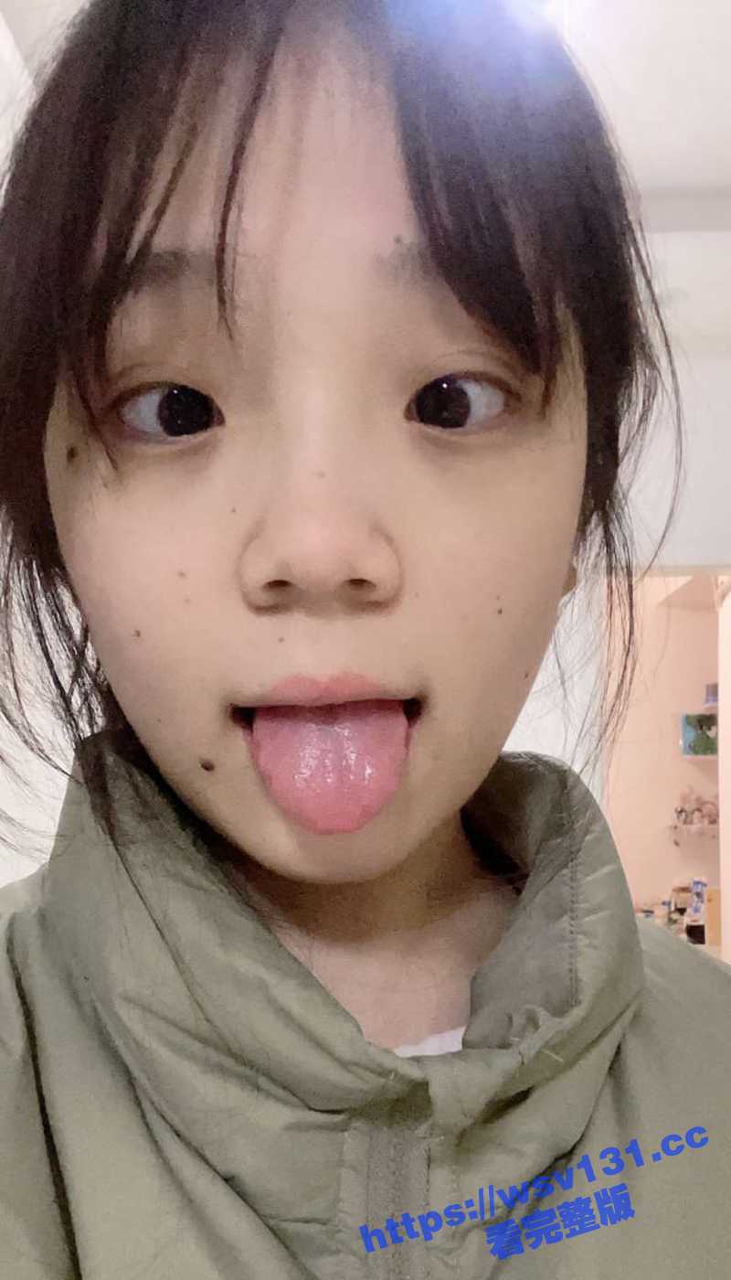 清纯逆天中学生 反差母狗 拍摄裸照自慰啪啪 穿上白丝JK 一字马摆好供干爹玩弄 被爆操！ - 51吃瓜网-51吃瓜网