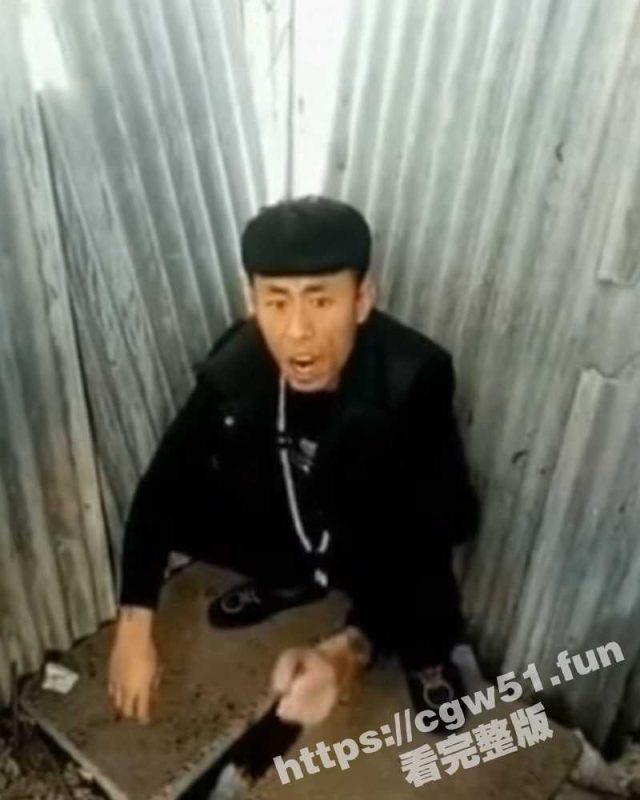 重温经典战役！吃播界鼻祖天花板老八 天眼一开法力无边 直接在茅厕吃粑粑吹牛逼 恶心重口 慎入！-51吃瓜网