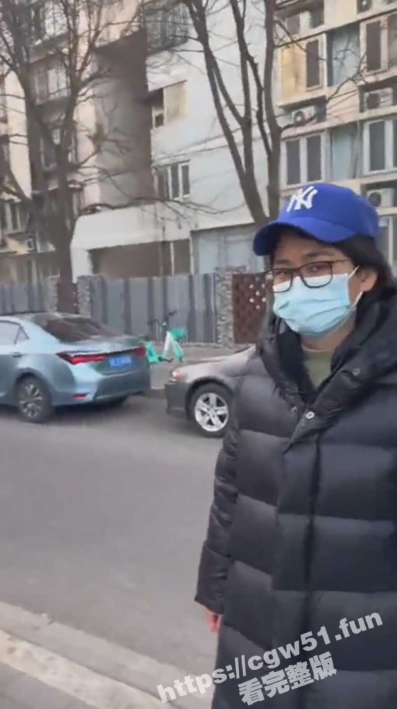 男孩子们出门一定保护好自己 这发情的母人也太恐怖了 看见帅哥就往上扑! - 51吃瓜网-51吃瓜网