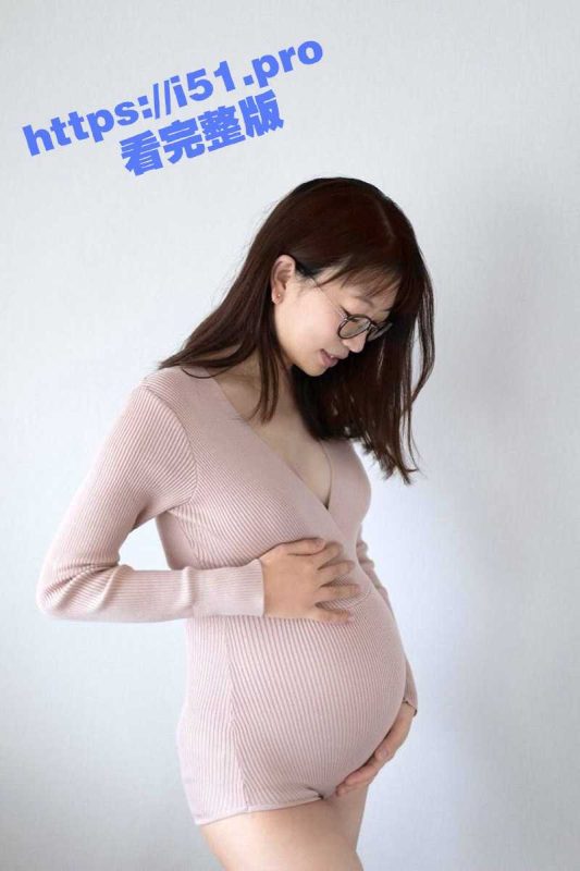 去年火爆全网的反差眼镜婊 吴梦菲 最近怀孕了 但依旧挡不住她的性瘾 挺着大孕肚疯狂自慰！-51吃瓜网