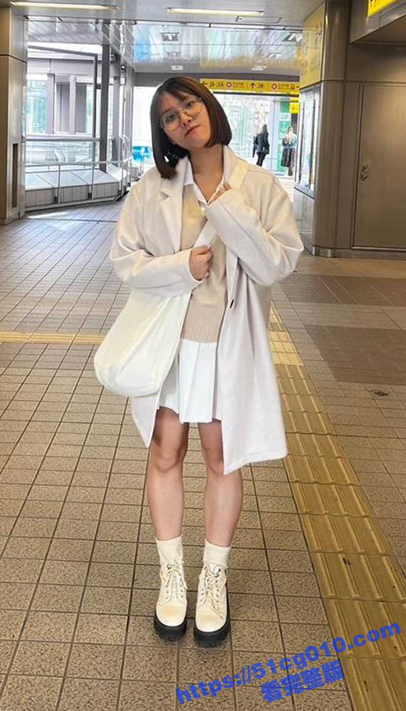 上海外国语大学大三学生 周栎茹 与男友自拍泄露流出 眼镜妹真是名不虚传的骚！呻吟超嗲！ - 51吃瓜网-51吃瓜网