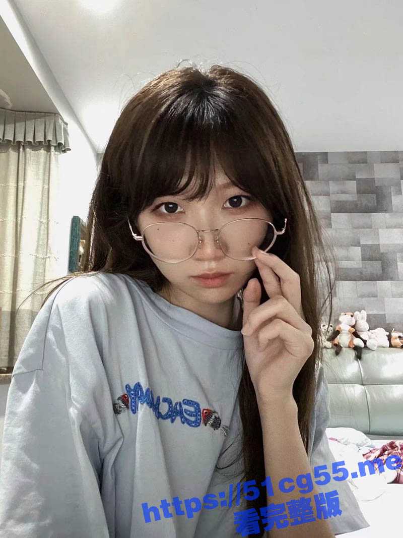 深圳大学 萧亚婷 男同学的白月光女神被富二代男友按在沙发上蹬 暴力抽插后入被操的嗷嗷叫！ - 51吃瓜网-51吃瓜网