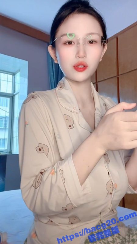 快手哺乳期少妇 晨曦兔子 福利视频流出 极品巨乳被不停揉捏奶水四溢 水晶棒自慰高潮不断！-51吃瓜网