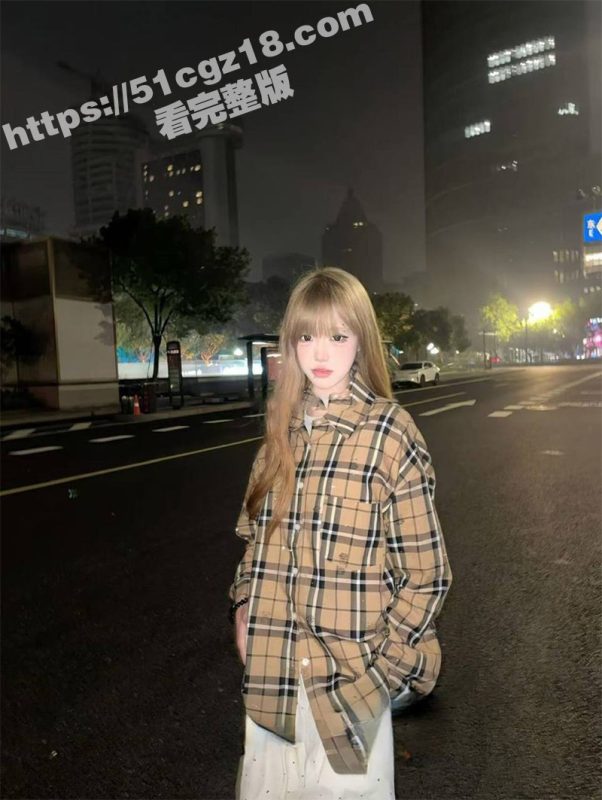 高颜值学妹 林雨萌 白嫩身材搭配JK套装 戴上唇钉秒变野性母狗 自慰嫩穴淫水直流！-51吃瓜网