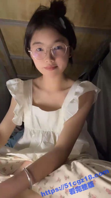 快手甜美嫩妹 困困兔 带着闺蜜下海黄播 双人自慰跳蛋玩穴 淫叫声稚嫩诱人！-51吃瓜网
