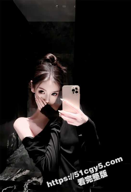 高颜值美女疯狂舔屌 状态癫狂疑似嗑药 酥胸纹着性奴淫紋 双眼翻白涎水横流-51吃瓜网