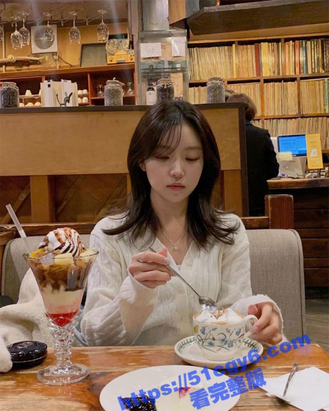 韩国极品瑜伽讲师 被小哥拉下海 玲珑小奶紧致菊花遭暴力吮吸 爽的妹子直翻白眼！-51吃瓜网