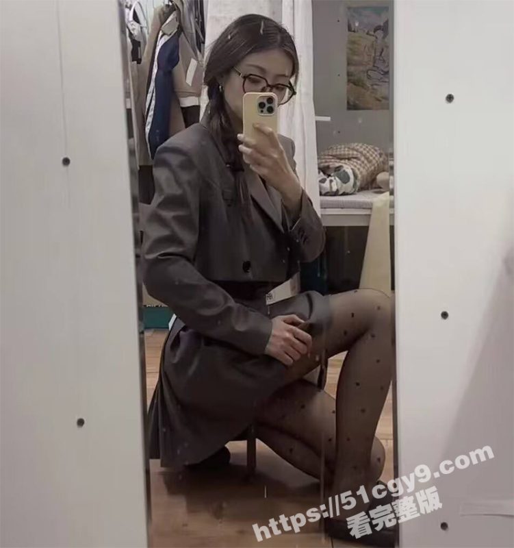 广州职业学院反差眼镜妹 赵慧 酒店被男友口爆插嘴激情后入暴力骑乘 自拍露脸被渣男放到网上卖钱！-51吃瓜网
