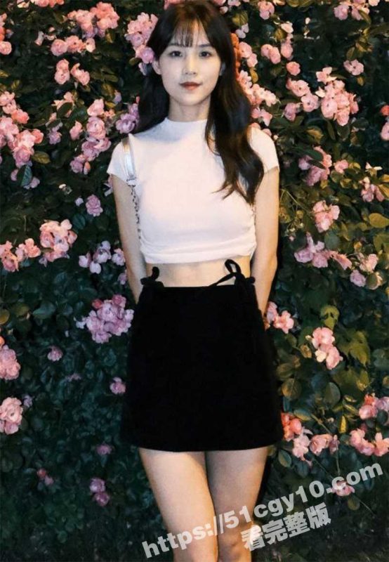 高颜值清纯学生妹 身材高挑酥胸大长腿 沐浴结束展现完美酮体 阴唇乌黑发紫看来没少挨炮啊！-51吃瓜网