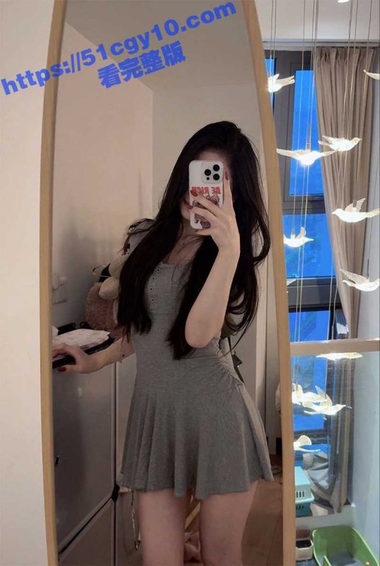 高颜值反差学生妹 学校甜美可爱乖乖女 回家秒换黑丝包臀裙掰逼弄穴激情裸舞 勾引金主求包养！-51吃瓜网