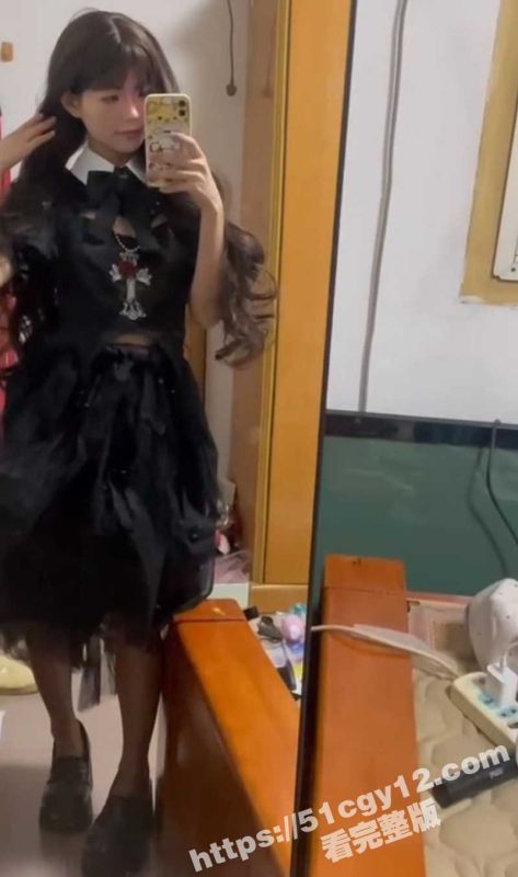 江西赣州清纯少女 徐清秀 打王者荣耀勾搭瓜友 为了上段私发各种白虎骚穴自慰视频 毫无下限！-51吃瓜网