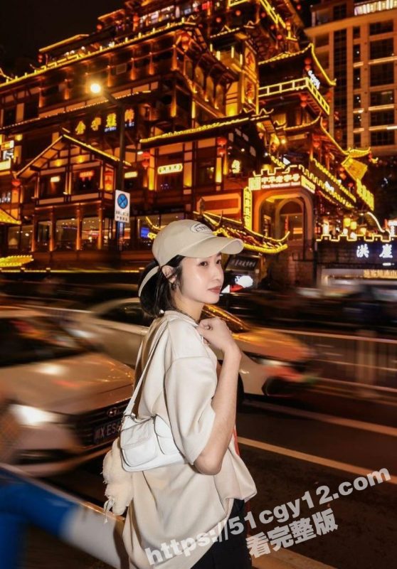 新加坡花店老板娘 Babeyiyi 偷情视频流出 约炮黑鬼玩深喉口爆 被手臂粗的大屌后入爆操 爽到升天！-51吃瓜网