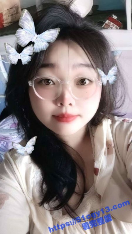 湖南长沙眼睛婊 吴莹莹 裸聊视频曝光 超大木瓜奶勾魂夺魄 露脸玩穴淫水狂流！-51吃瓜网