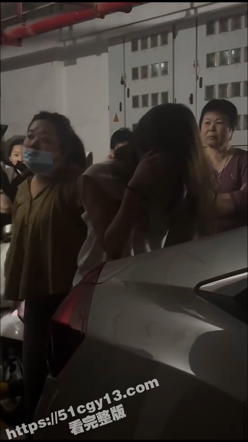 汕头捉奸瓜！正室路边发现老公和年轻小三激情车震 当场破防库库抽大嘴巴子 薅着头发游街示众！太解气了！ - 51吃瓜网-51吃瓜网