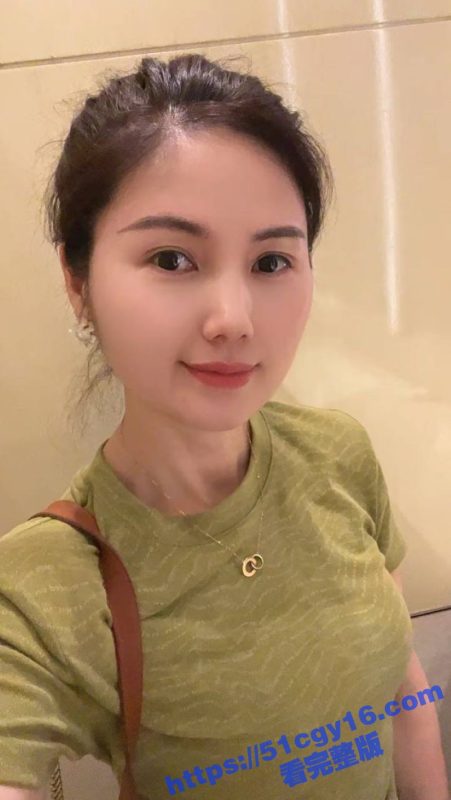 极品御姐人妻 身穿性感豹纹丝袜 被绿帽老公各种姿势轮番玩弄 操得高潮迭起眼神迷离 彻底沉沦于肉欲！-51吃瓜网