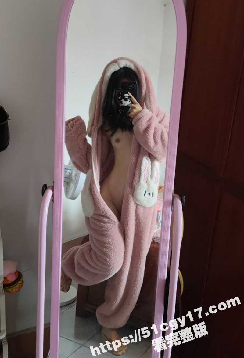 白月光少女 不雅视频被曝 竟被大叔调教成乖巧小淫猫 各种露出自慰 搂腰猛操蜜穴流水不止！ - 51吃瓜网-51吃瓜网