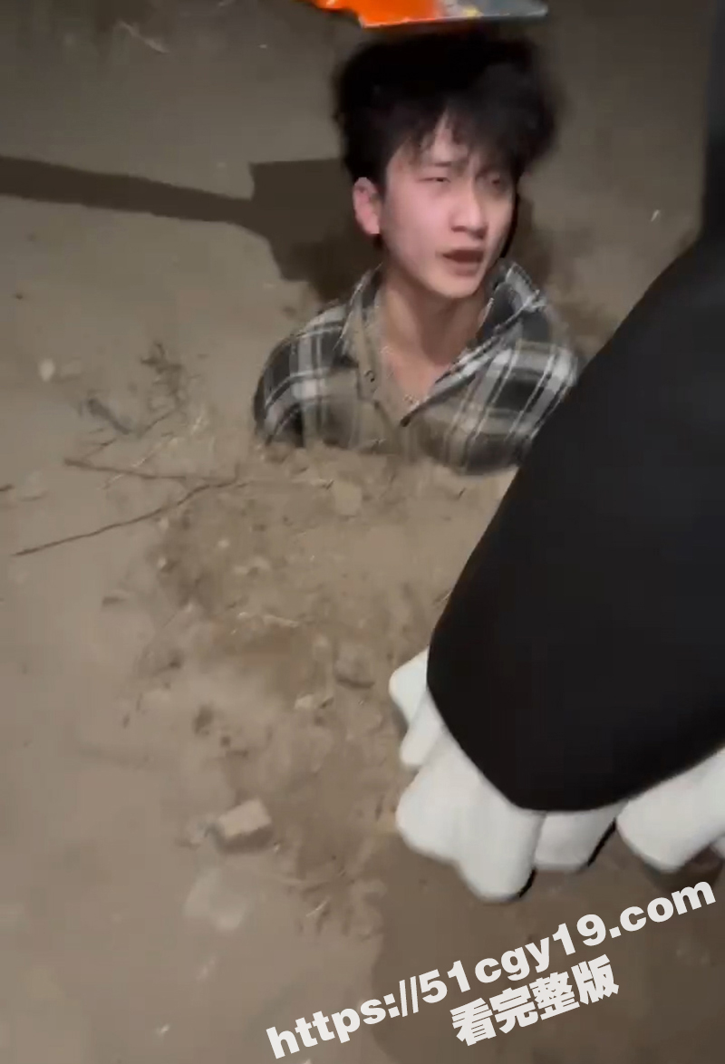 真人版出轨就活埋你！东北小伙出轨被抓 女友竟聚众将其活埋 上演东北恐怖爱情故事！ - 51吃瓜网-51吃瓜网