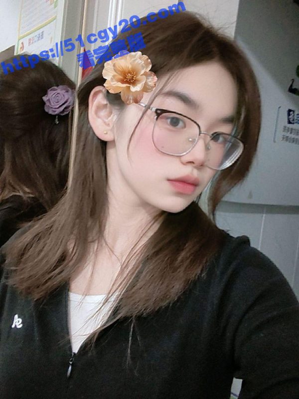 江苏盐城学生妹 陈金瑶 第二弹 眼镜婊钢笔插逼超骚自慰 这逆天大黑逼一看就没少挨操！-51吃瓜网