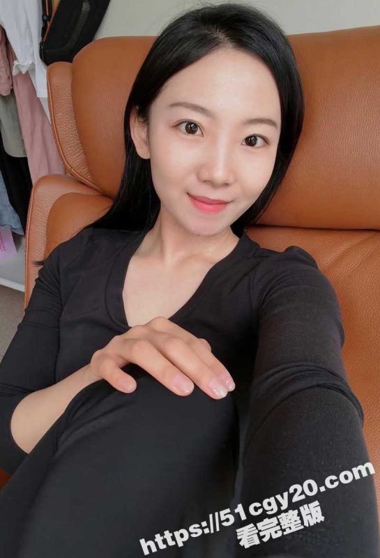 云南大学美女研究生 刘明明 被曝竟是受虐癖 栓狗链跪地爬行 戴口塞无套爆操 露脸性爱视频流出！-51吃瓜网