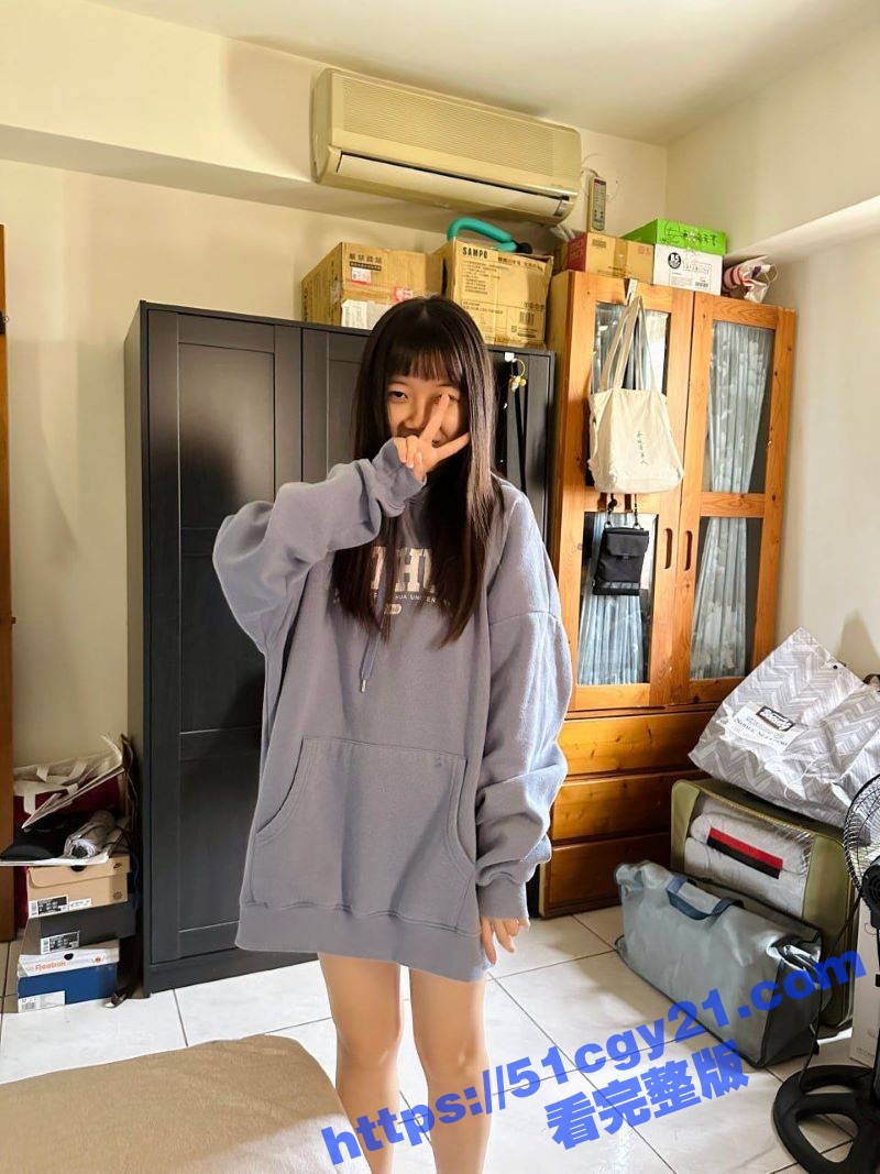 女大学生被男友调教视图流出 清纯少女变骚浪尤物 戴着肛塞被无套猛操嫩穴 爽的直翻白眼！ - 51吃瓜网-51吃瓜网