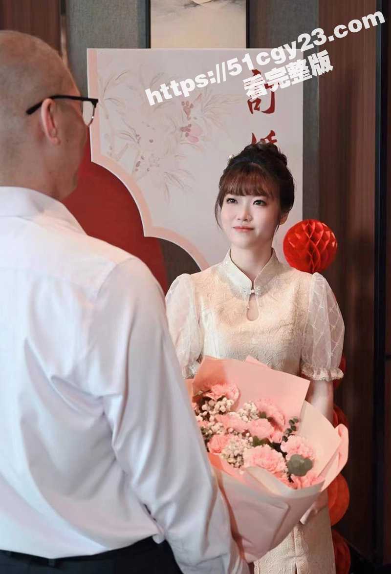 山东济南清纯美女 陈佳 刚订婚就被猥琐同事盯上 厕所偷拍大量放尿视频 生活照同步流出！ - 51吃瓜网-51吃瓜网
