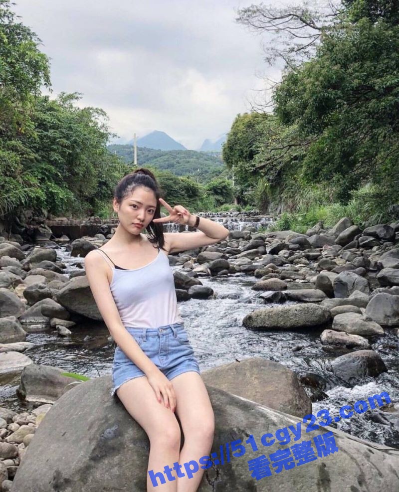 偷拍大神冒死捕捉 高颜值女大学生洗澡瞬间 肤白如雪娇嫩似水 嫩乳挺拔如松！ - 51吃瓜网-51吃瓜网