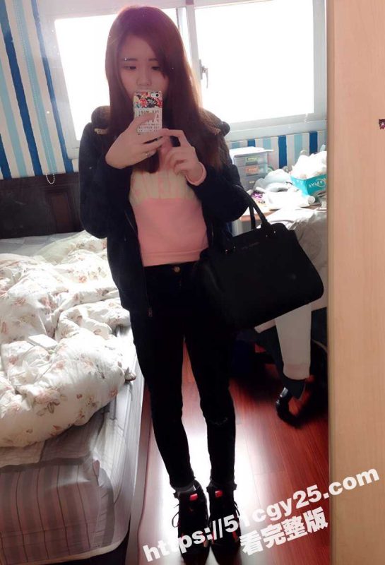 极品反差眼镜婊 谢可萱 性爱视频被前男友曝光 全程露脸口交舔屌玩到拉丝 撅臀掰逼被男友指奸玩弄！-51吃瓜网