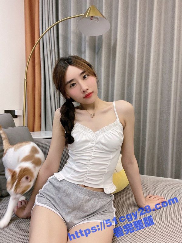 抖音高颜值眼镜妹 宝儿 自慰私拍流出 搔首弄姿诱惑满满 脸穴同框超级撩人！-51吃瓜网