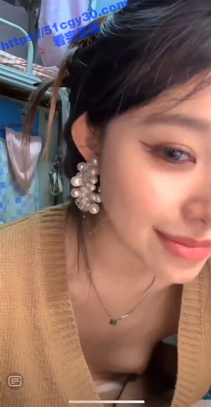 抖音小仙女们 直播闪现露点集合 有意无意露奶 性感身材撩拨观众 为吸粉擦边直播狂卷流量！-51吃瓜网