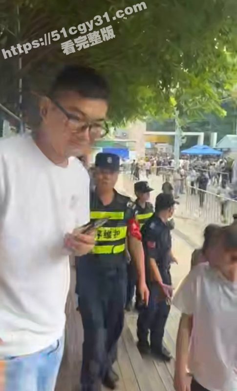广州鹭江球场5.26踩踏事件曝光！一吊毛扔烟雾弹造成恐慌 几十人被踩受伤！-51吃瓜网