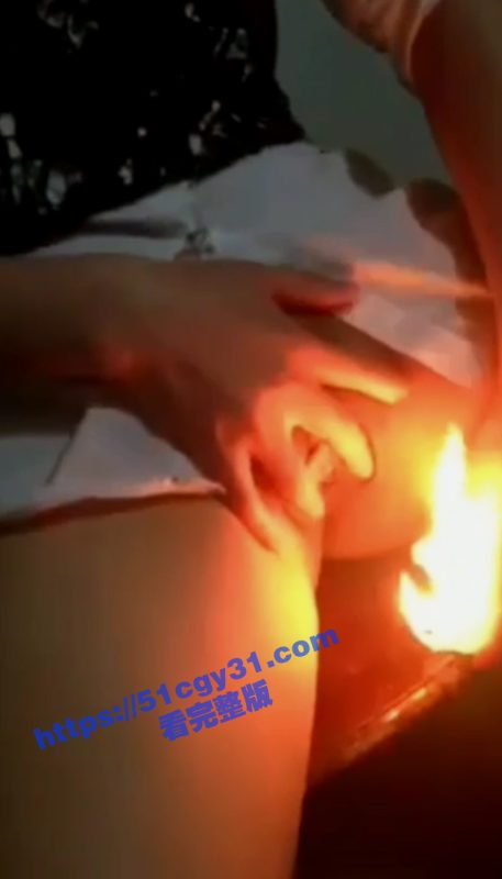 论熟女骚逼的猎奇花样整活 用逼灭灯 吹气球 抽烟都不在话下 不管是吹还是吸！-51吃瓜网