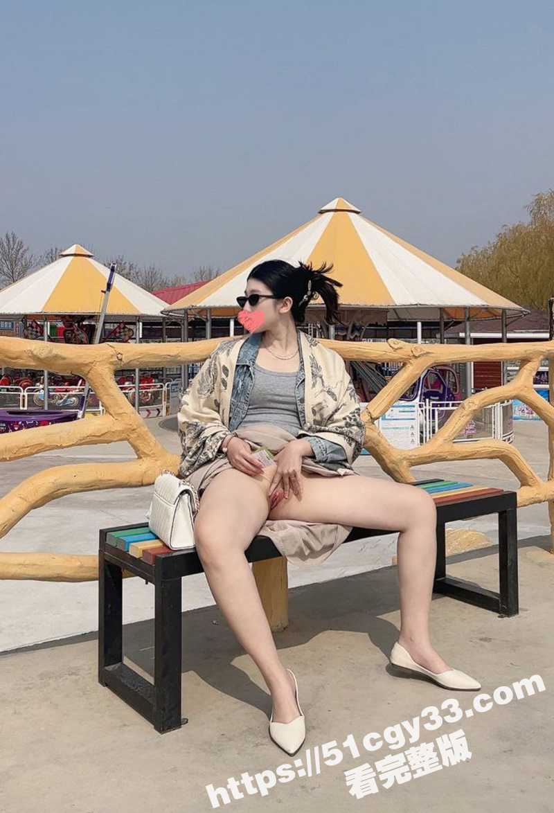 推特少妇 爱妻yy 不雅视频曝光 被金主花式调教玩户外露穴 SM无套做爱 被玩弄到喷尿！ - 51吃瓜网-51吃瓜网