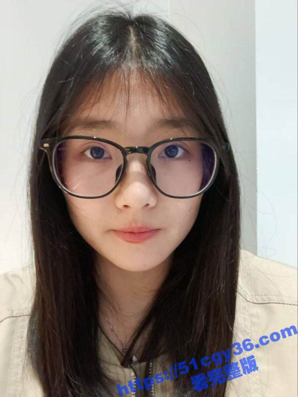 台湾高颜值反差眼镜婊 刚入职遭上司潜规则 嫩穴被干到白浆直流 特写镜头清晰可见！-51吃瓜网