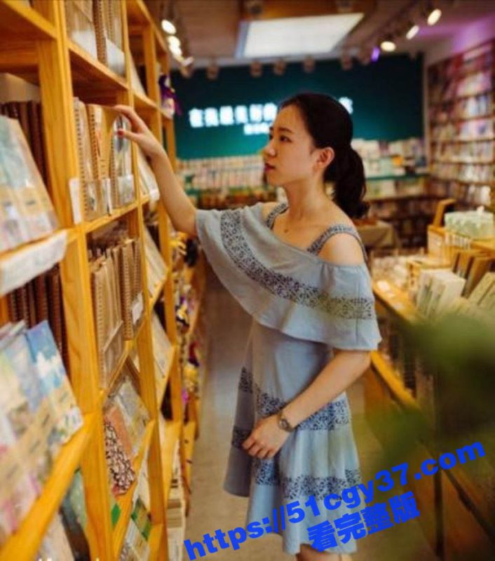极品反差轻熟女 一边玩游戏一边被操 不敢大声呻吟怕被队友听见 表情骚劲十足！-51吃瓜网