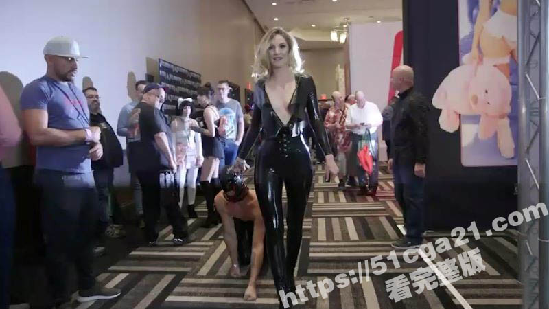 欧美皮裤女王Vixen携狗奴逛性博会 牵绳跪爬公开展示羞辱 回酒店拳交调教 高潮接踵而至！-51吃瓜网