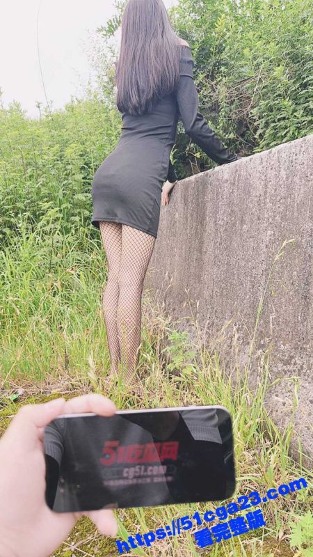 51原创小姨子的秘密 山里摘桃后入小姨子 车里抱着肥臀爆操内射小姨子蜜穴！-51吃瓜网
