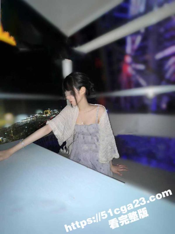 海角乱伦大神 意淫自己妹妹 户外摩天轮上与妹妹激情性爱 各种姿势轮番上阵 操烂粉嫩白虎骚穴！-51吃瓜网