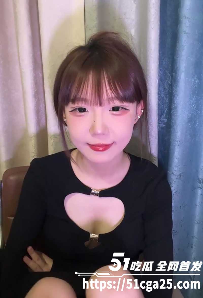 00后小美女直播自慰秀 翘臀嫩妹全裸露粉嫩小穴 怼镜头揉逼自慰白浆直流 骚到粉丝鼻血狂喷！ - 51吃瓜网-51吃瓜网